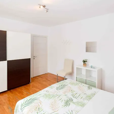 Lejlighed Three-bedroom 2