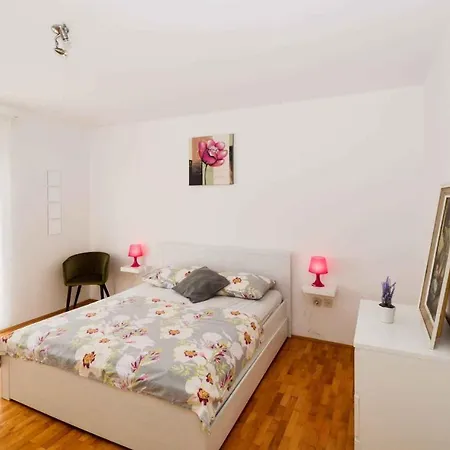 Three-bedroom 2 Lejlighed Medulin