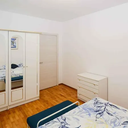 아파트 Three-bedroom 2 *