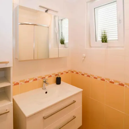 아파트 Three-bedroom 2