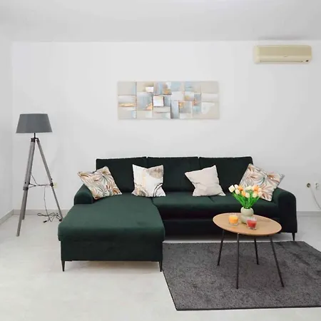 아파트 Three-bedroom 2 메덜린